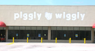 Exterior view of former Piggly Wiggly store at Nor-Dan Shopping Center